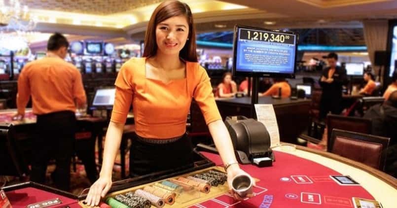 Dealer Là Gì Trong Casino? Vai Trò, Công Việc Và Thu Nhập Thực Tế